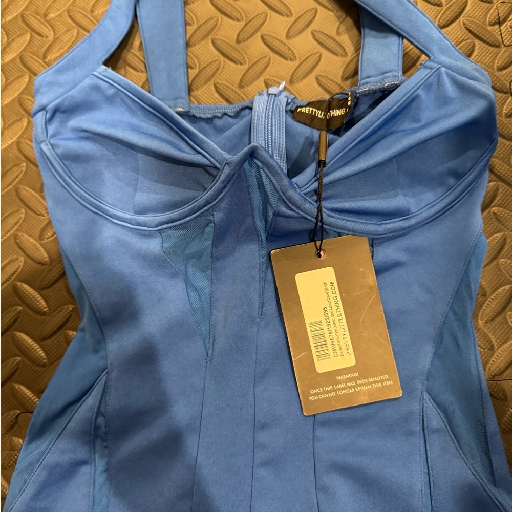 Pretty little thing size 4 NWT - Picture 2 of 4